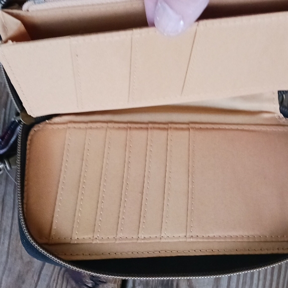 Travelon deluxe animal print wristlet - Picture 6 of 10